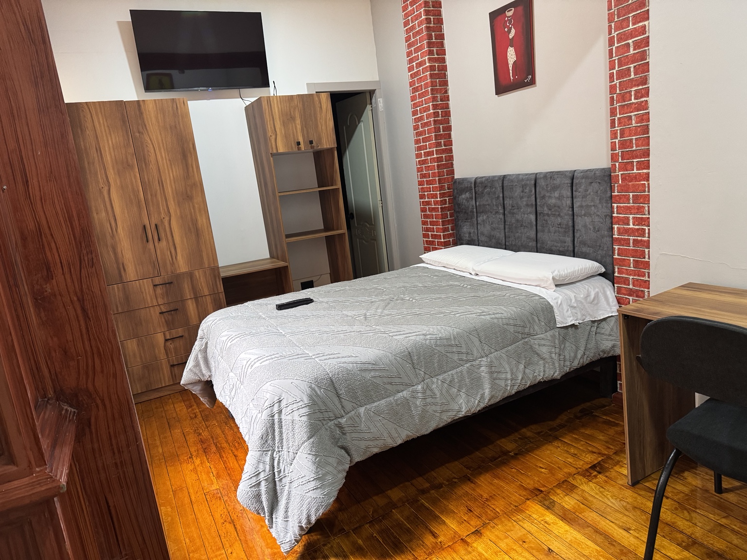 Overview of Suite 3 with a double bed and desk